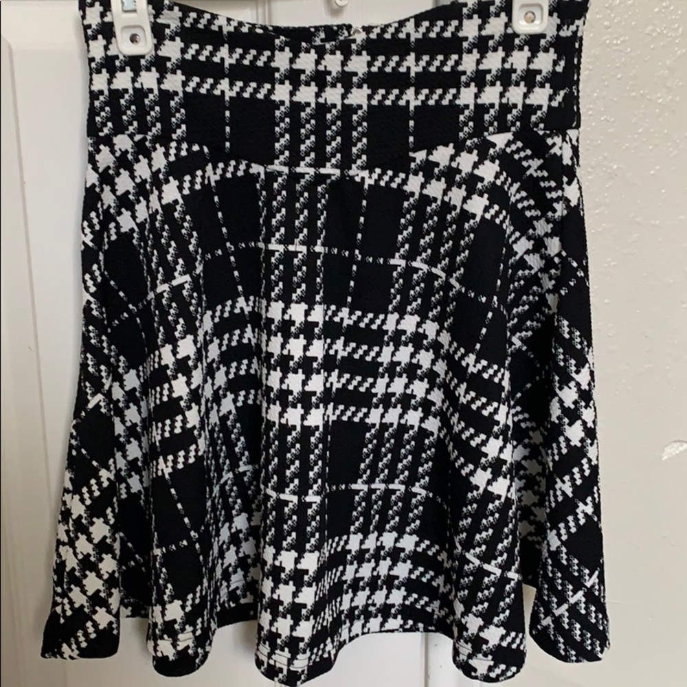 Sold‼️Black and white plaid skater skirt NEW! - Picture 2 of 5
